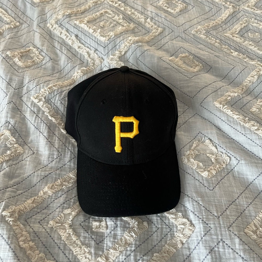 New Era 39THIRTY Pittsburgh Pirates Hat MLB Black Yellow Stretch Fit S M
